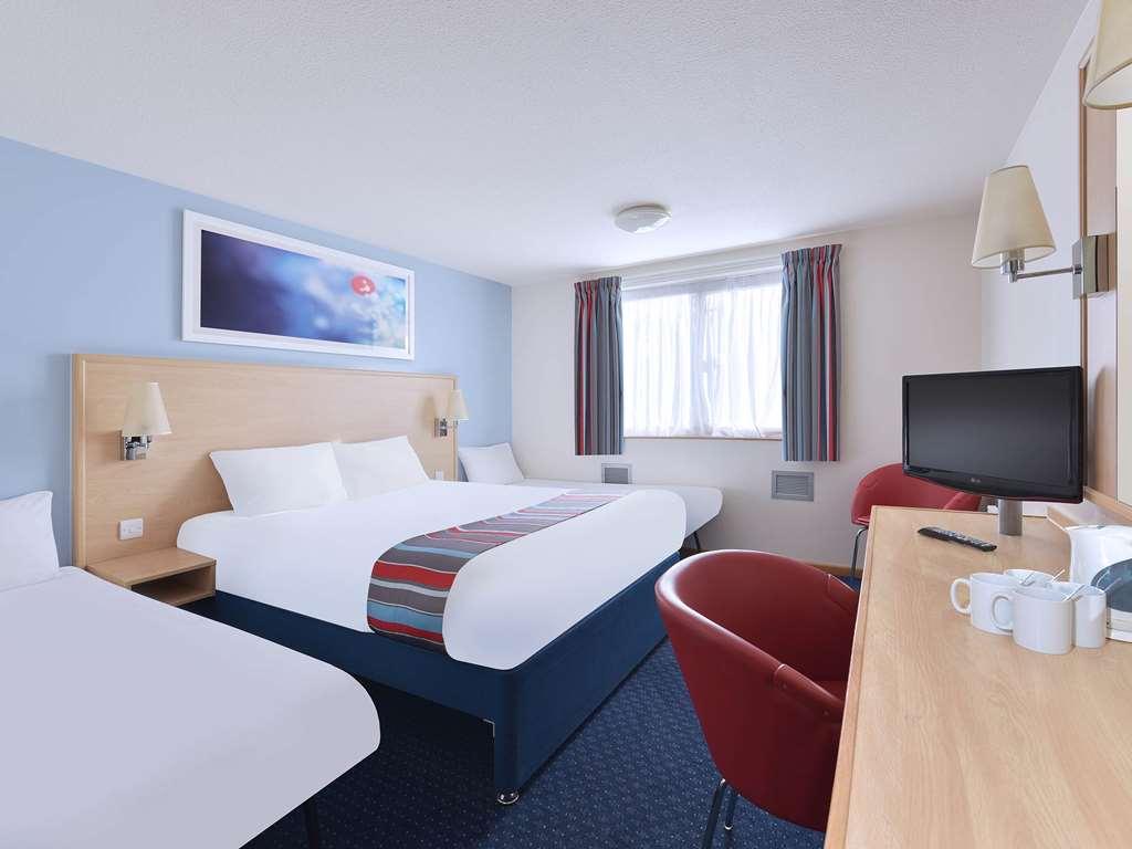 Travelodge Nuneaton Hotel Room photo